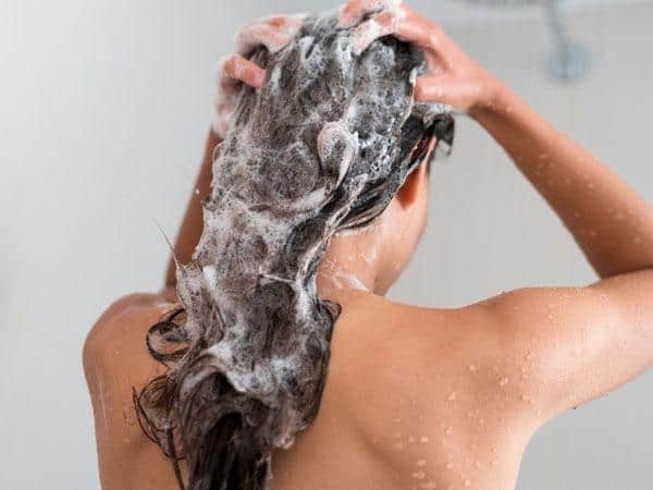 The right way to wash hair so that your hair does not break- बाल धोने के सही तरीके ताकी आपके बाल टूटे नही