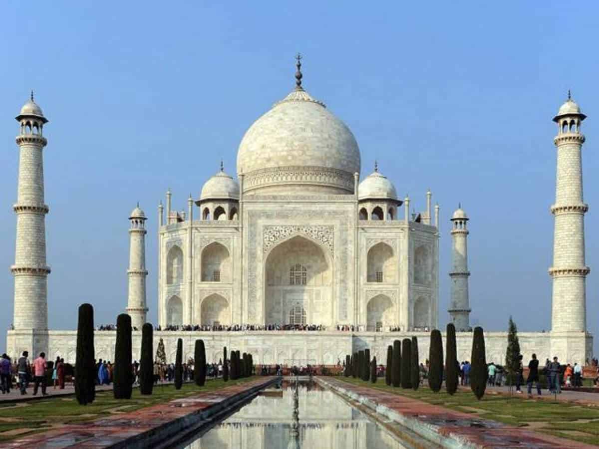 Taj Mahal - One amongst the Seven wonders in Hindi