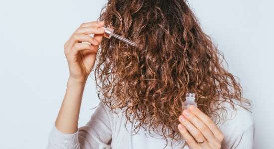 घुंघराले बालों की देखभाल कैसे करें - 10 Best ways to take care of curly hair