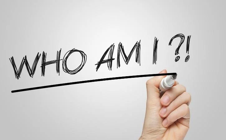 10 lines on Who am I in hindi