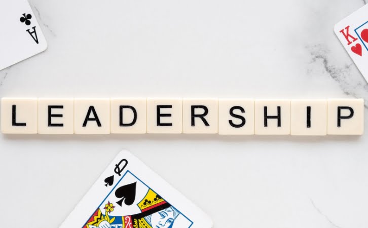 10 lines on Leadership in Hindi